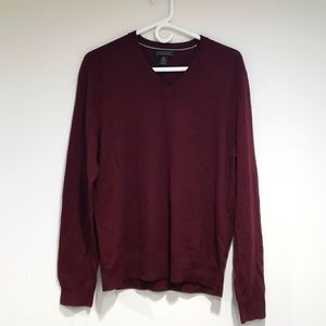 Banana Republic Men's maroon merino V-neck sweater size M